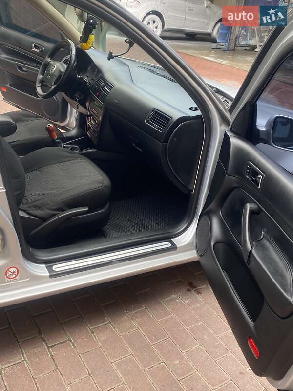 Седан Volkswagen Bora 2000 в Костополе