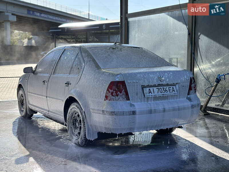 Седан Volkswagen Bora 2001 в  фото Седан Volkswagen Bora 2001 в