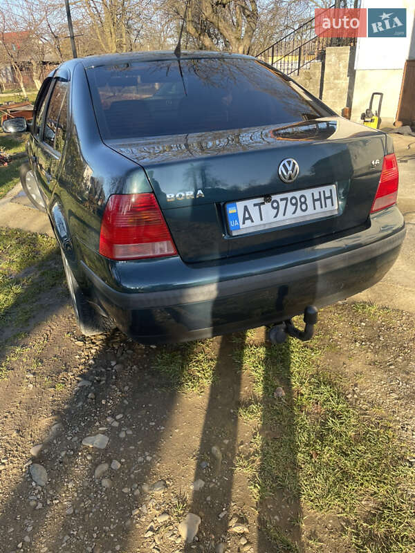 Седан Volkswagen Bora 2003 в Болехове