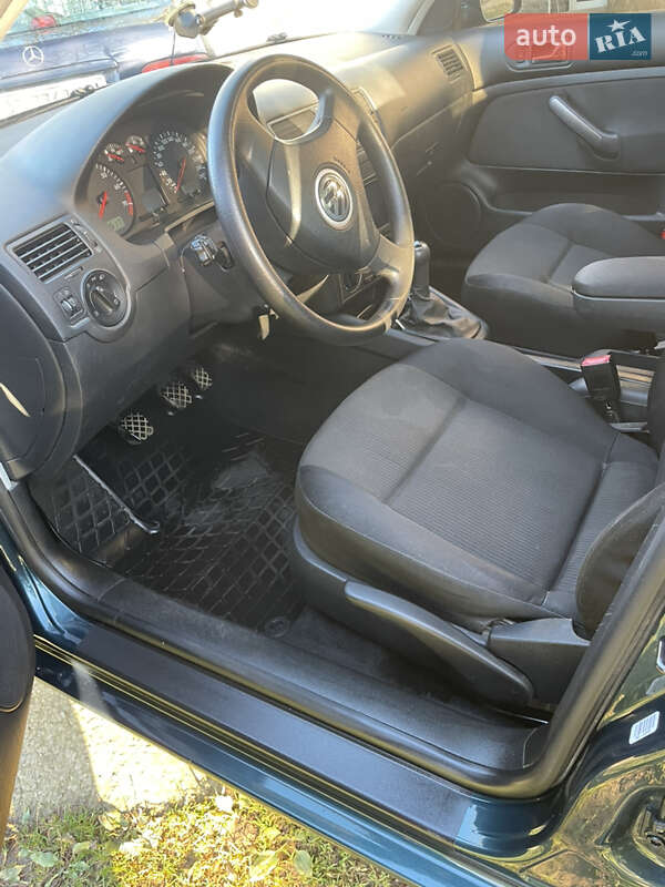 Седан Volkswagen Bora 2003 в Болехове