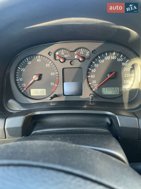 Седан Volkswagen Bora 2003 в Болехове