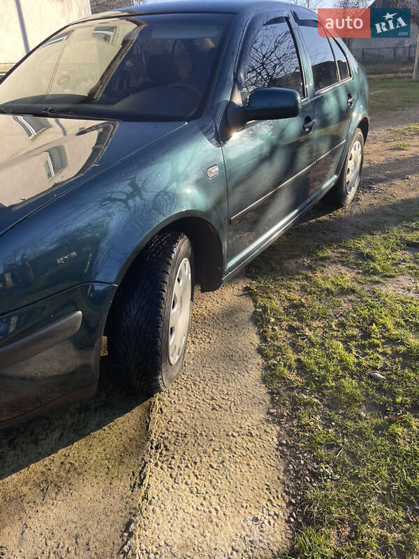 Седан Volkswagen Bora 2003 в Болехове