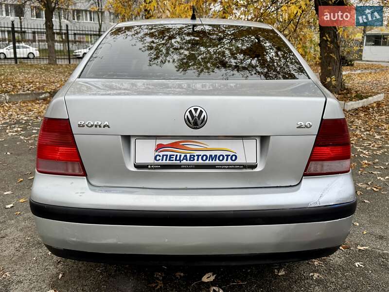 Седан Volkswagen Bora 2002 в Киеве