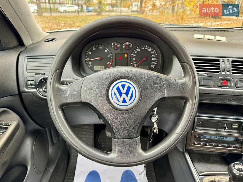 Седан Volkswagen Bora 2002 в Киеве
