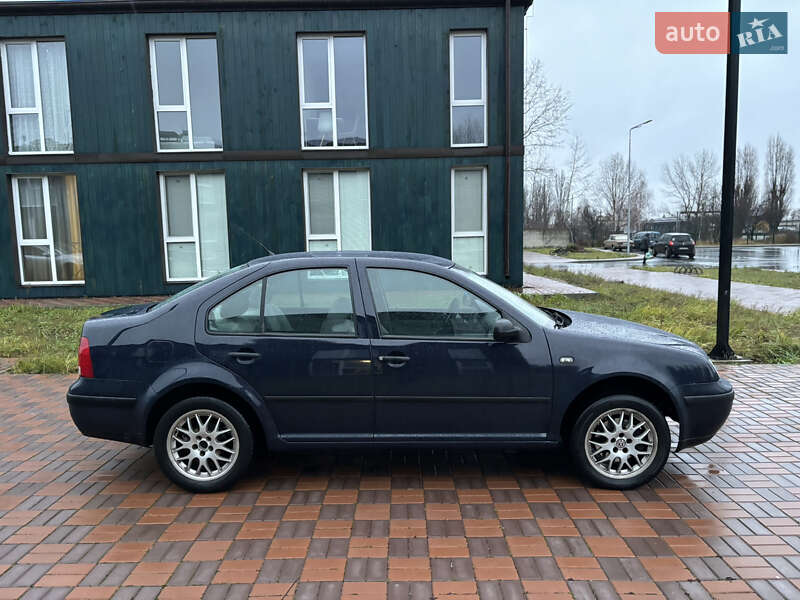 Седан Volkswagen Bora 2004 в Чернигове