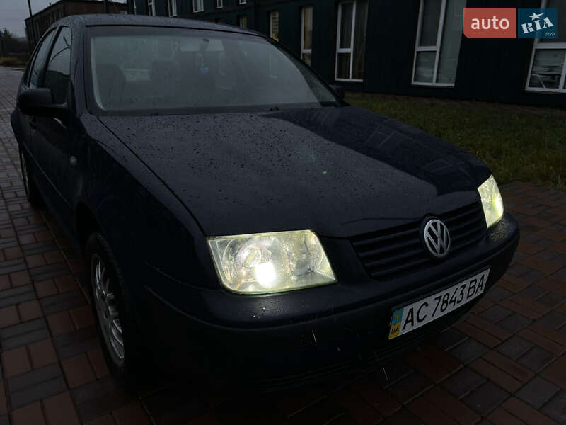 Седан Volkswagen Bora 2004 в Чернигове