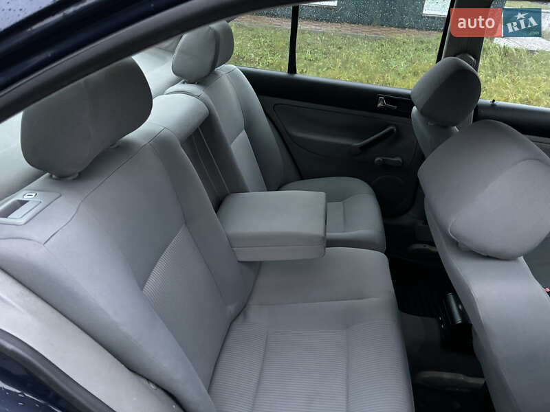 Седан Volkswagen Bora 2004 в Чернигове