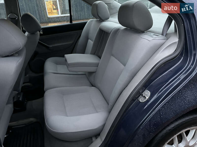 Седан Volkswagen Bora 2004 в Чернигове