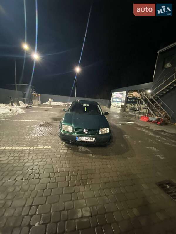 Седан Volkswagen Bora 2002 в Жовкве