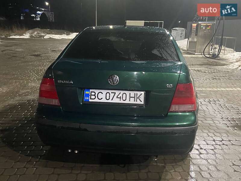 Седан Volkswagen Bora 2002 в Жовкве