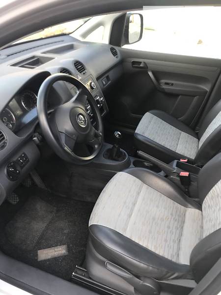 Вантажопасажирський фургон Volkswagen Caddy 2012 в Запоріжжі