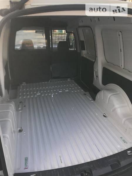 Вантажопасажирський фургон Volkswagen Caddy 2012 в Запоріжжі