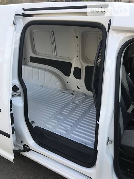 Вантажопасажирський фургон Volkswagen Caddy 2012 в Запоріжжі
