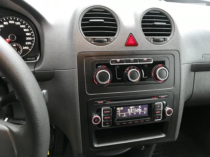 Вантажопасажирський фургон Volkswagen Caddy 2012 в Чернівцях