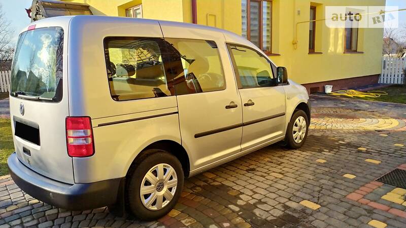 Грузопассажирский фургон Volkswagen Caddy 2011 в Черновцах