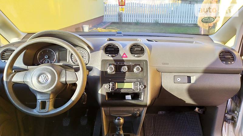 Грузопассажирский фургон Volkswagen Caddy 2011 в Черновцах