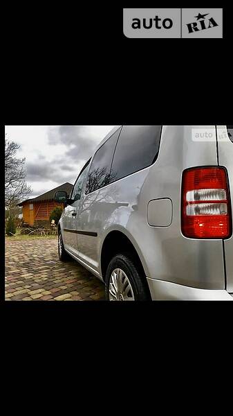 Вантажопасажирський фургон Volkswagen Caddy 2012 в Чернівцях