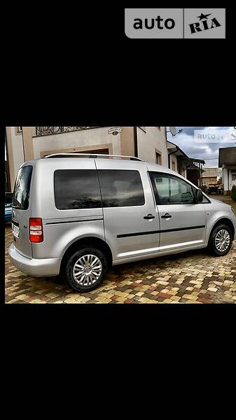 Вантажопасажирський фургон Volkswagen Caddy 2012 в Чернівцях