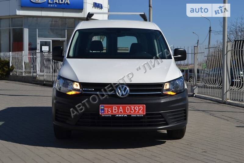 Вантажопасажирський фургон Volkswagen Caddy 2016 в Хмельницькому
