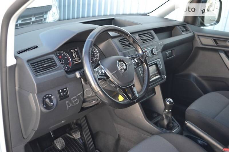 Вантажопасажирський фургон Volkswagen Caddy 2016 в Хмельницькому