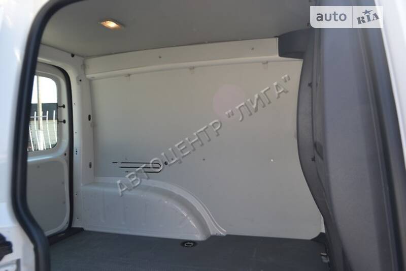 Вантажопасажирський фургон Volkswagen Caddy 2015 в Хмельницькому