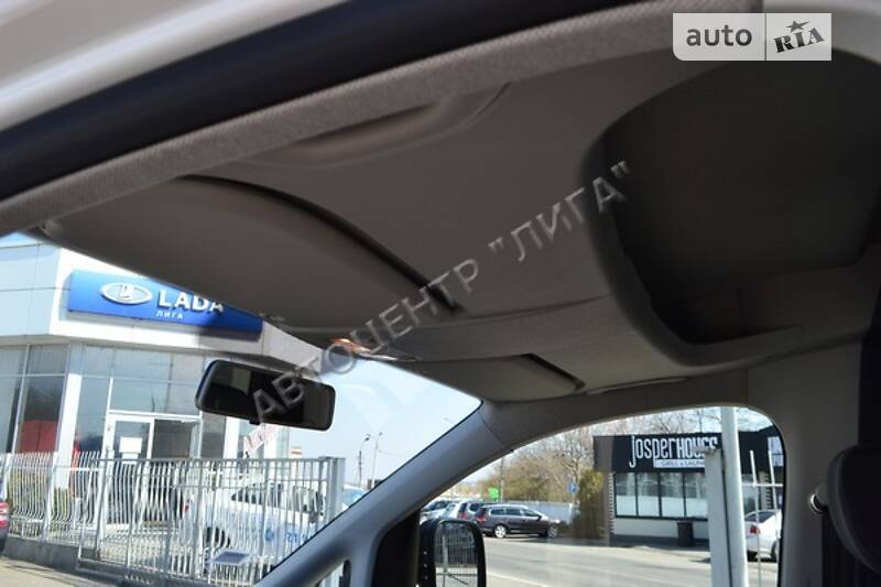 Вантажопасажирський фургон Volkswagen Caddy 2015 в Хмельницькому