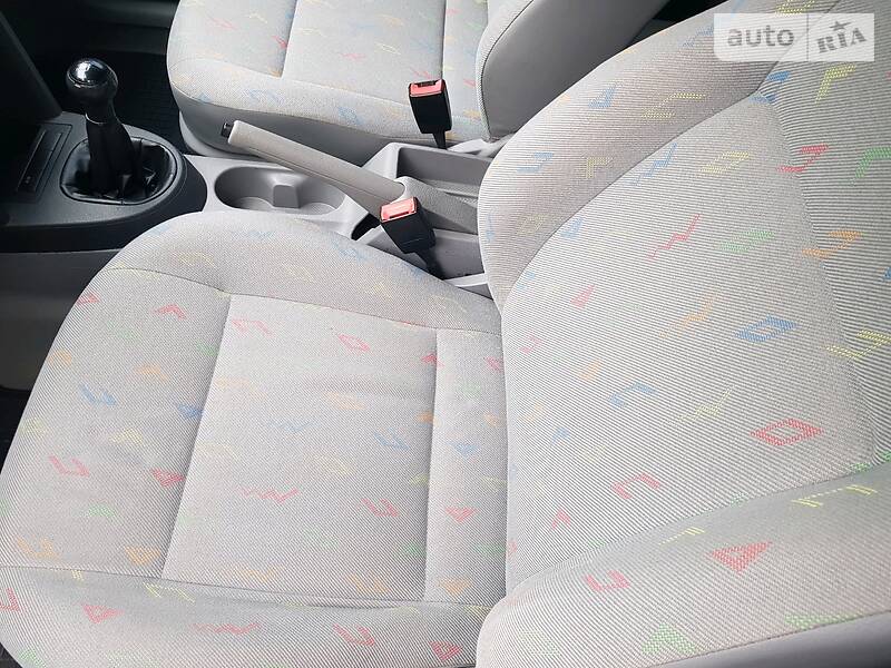 Вантажопасажирський фургон Volkswagen Caddy 2005 в Запоріжжі