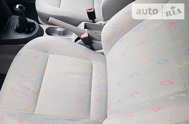 Вантажопасажирський фургон Volkswagen Caddy 2005 в 