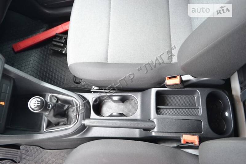 Вантажопасажирський фургон Volkswagen Caddy 2015 в Хмельницькому