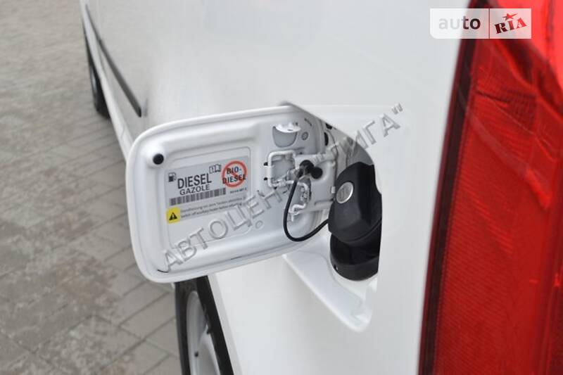 Вантажопасажирський фургон Volkswagen Caddy 2015 в Хмельницькому