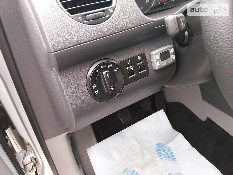 Мінівен Volkswagen Caddy 2010 в Чернівцях