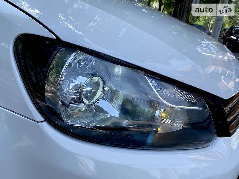 Вантажопасажирський фургон Volkswagen Caddy 2011 в Дніпрі