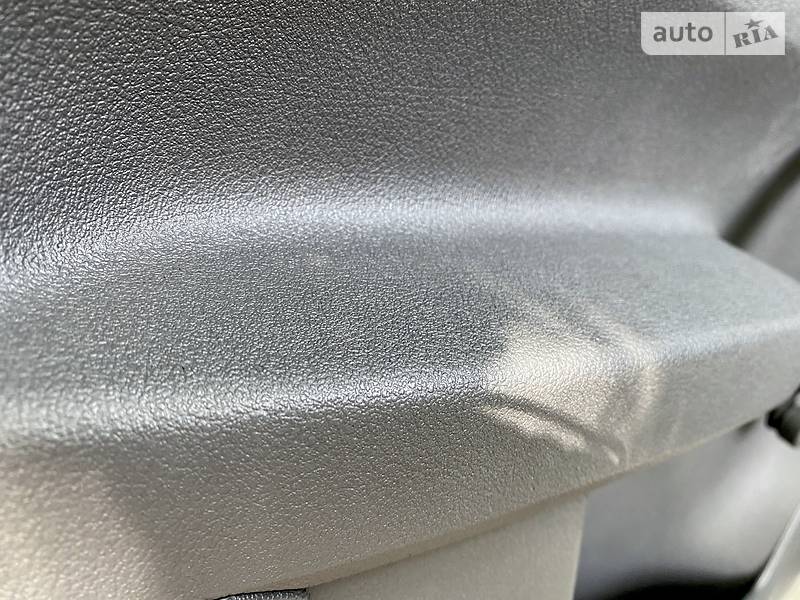 Вантажопасажирський фургон Volkswagen Caddy 2011 в Дніпрі