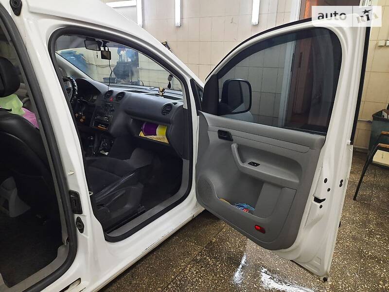 Минивэн Volkswagen Caddy 2010 в Павлограде