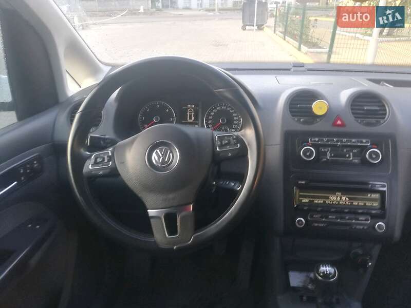 Мінівен Volkswagen Caddy 2015 в Чернівцях