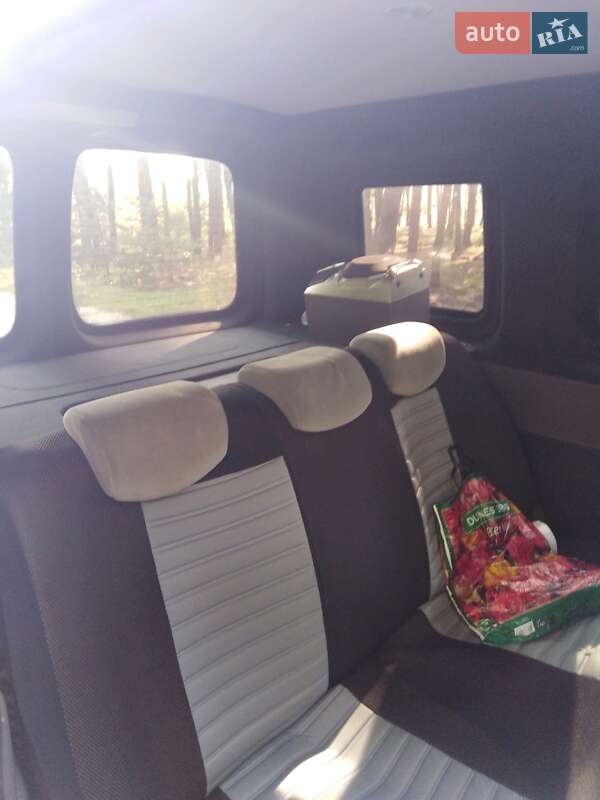 Минивэн Volkswagen Caddy 2006 в Остроге