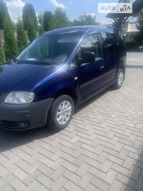 Седан Volkswagen Caddy 2008 в Косове