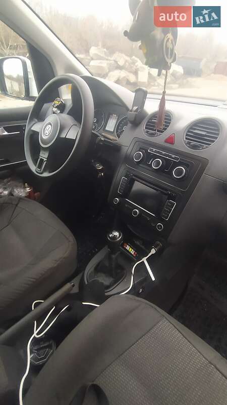 Универсал Volkswagen Caddy 2012 в Сумах