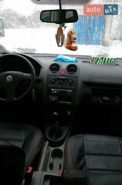 Пикап Volkswagen Caddy 2010 в Кельменцах