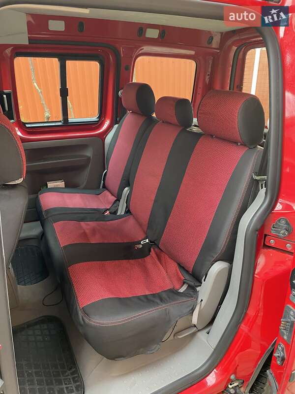 Мінівен Volkswagen Caddy 2007 в Ужгороді