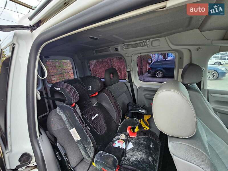 Минивэн Volkswagen Caddy 2010 в Черновцах