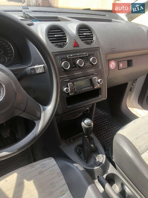 Минивэн Volkswagen Caddy 2013 в Остроге