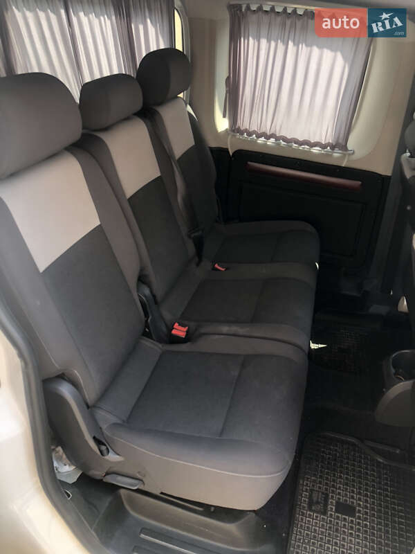 Минивэн Volkswagen Caddy 2013 в Остроге