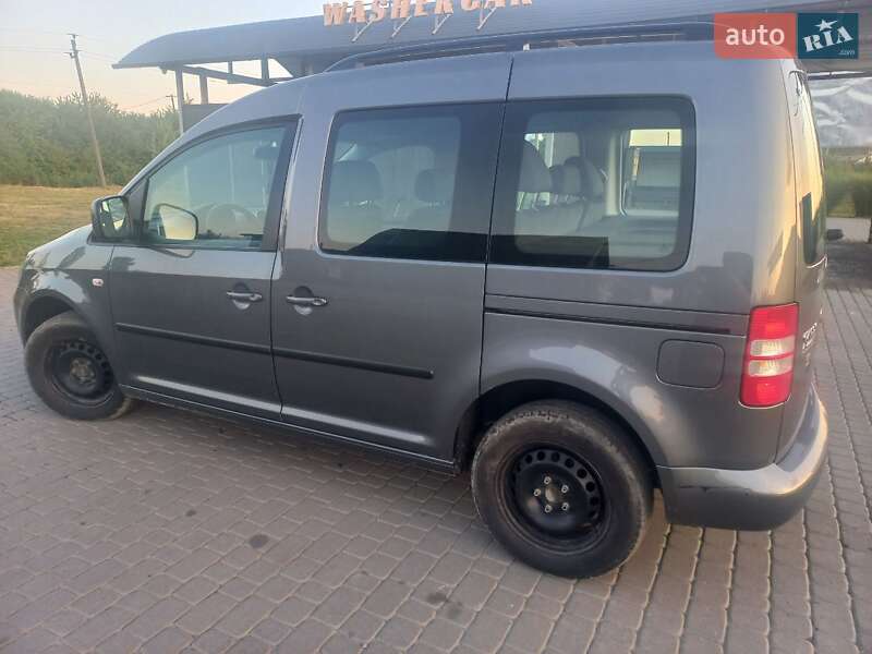 Мінівен Volkswagen Caddy 2015 в Виноградові