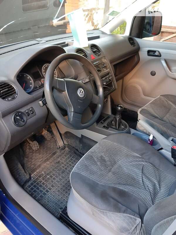 Минивэн Volkswagen Caddy 2010 в Киеве