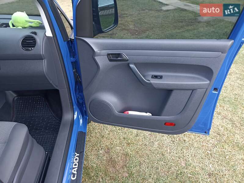 Мінівен Volkswagen Caddy 2011 в Чернівцях