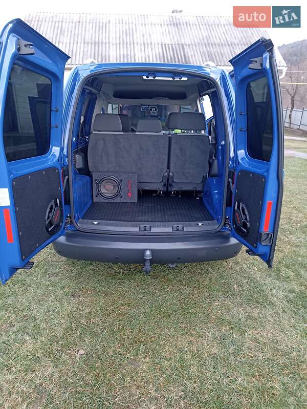Мінівен Volkswagen Caddy 2011 в Чернівцях