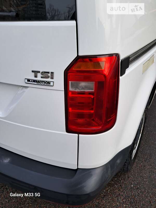 Грузовой фургон Volkswagen Caddy 2015 в Киеве