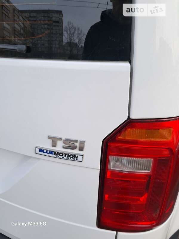 Грузовой фургон Volkswagen Caddy 2015 в Киеве