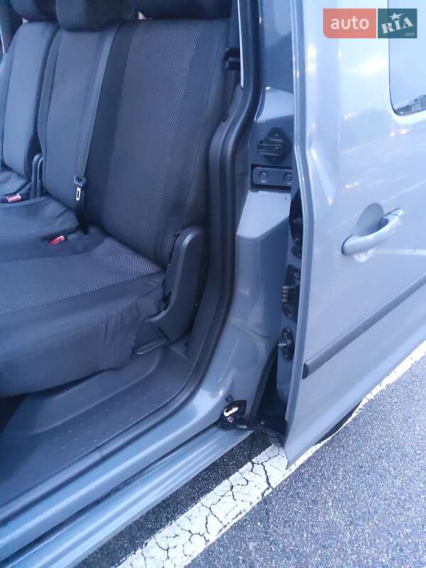 Мінівен Volkswagen Caddy 2013 в Києві